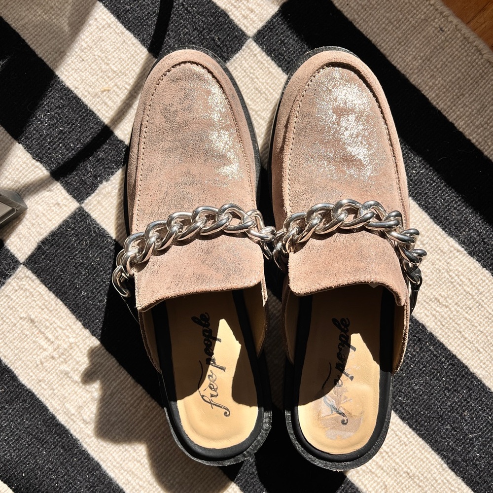 Sz 10 Free People Vida Loafers in Honey with Silver Chain